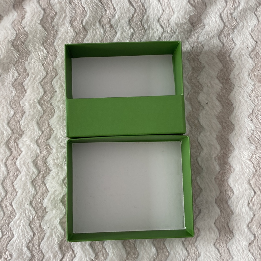 Kate Spade Box - Picture 2 of 3